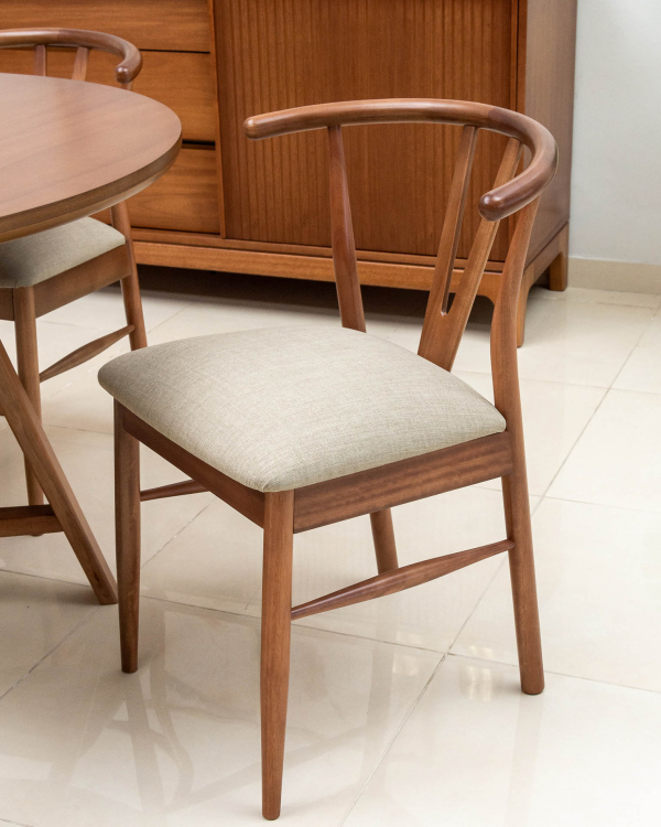 B. Mesa PAMPA redonda - Mesa PAMPA redonda 1,20m/1,30m diámetro
Silla WISH