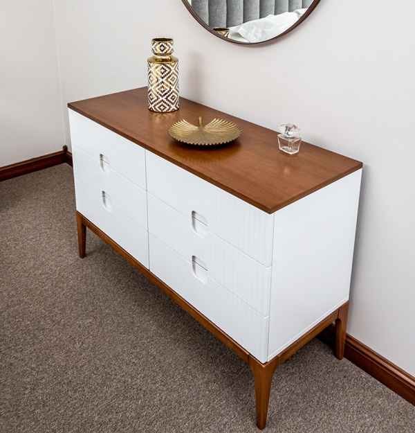 Cómoda BERLIN - <p>C&oacute;moda BERLIN lustre combinado natura/blanco &nbsp;- &nbsp;natura/beige &nbsp;- &nbsp;natura/gris &nbsp;- &nbsp;natura/negro</p>
